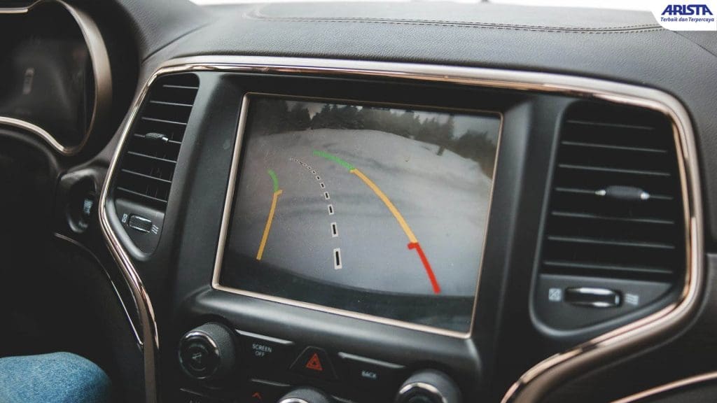 Cara Kerja Sensor Parkir dan Jenisnya pada Mobil