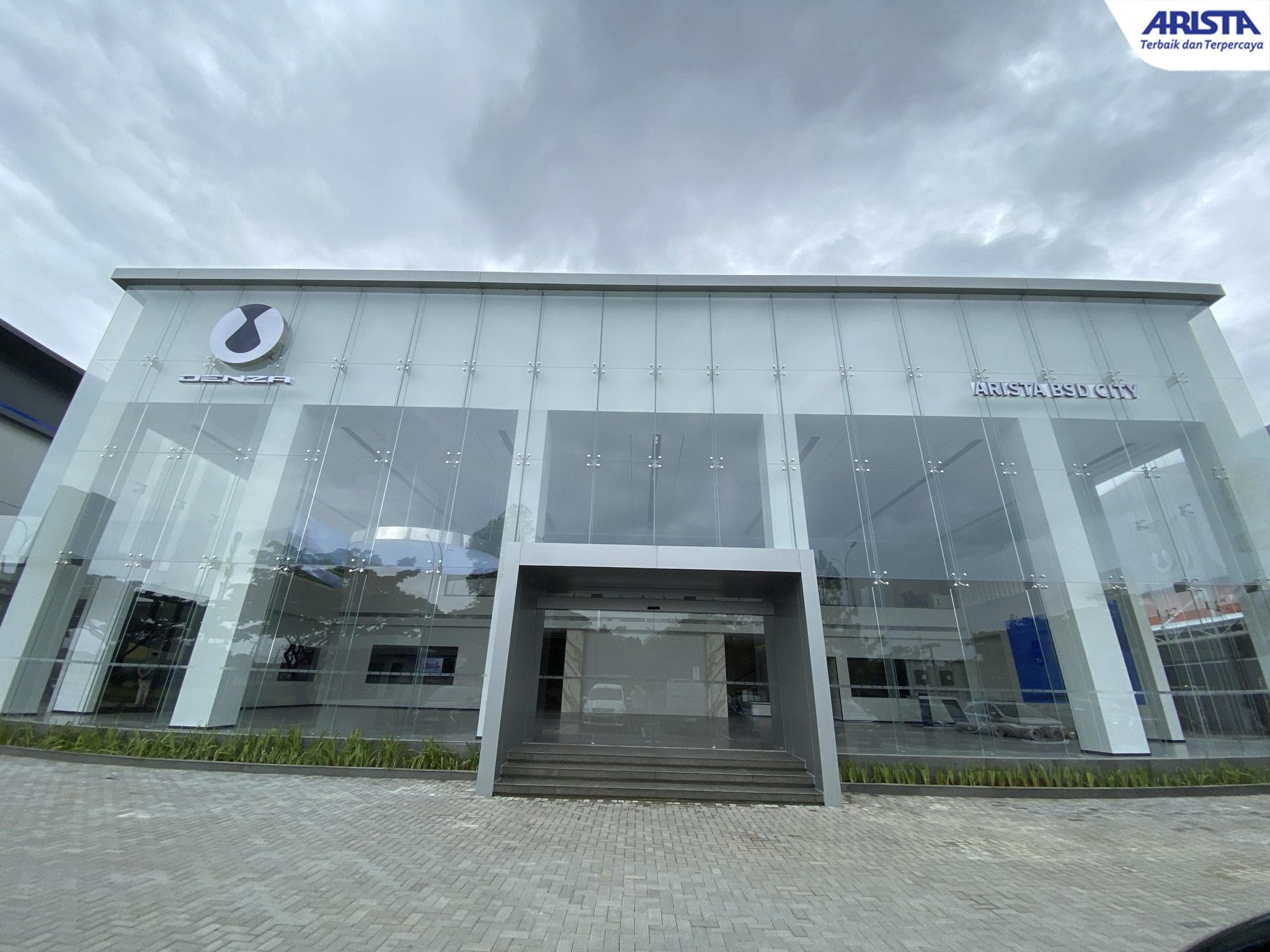 dealer resmi Denza pertama di Indonesia